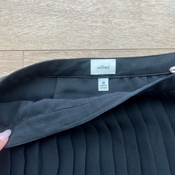 Ariztia Wilfred Pleated Chiffon Mini Skirt - Picture 2 of 5